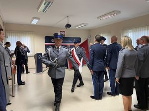 Zdjęcie w kolorze przedstawia poczet Sztandarowy KPP Wychodzący z uroczystości.