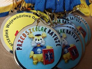 Zdjęcie w kolorze przedstawia medale z programu Przedszkolak Ratuje.