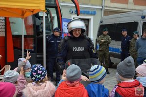 Policjanci oddają krew