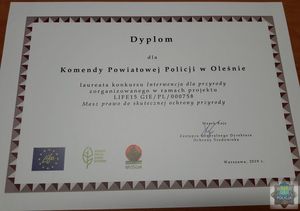 Dyplom dla Komendy Powiatowej Policji w Oleśnie laureata konkursu Interwencja dla przyrody zorganizowanego w ramach projektu Masz prawo do skutecznej ochrony przyrody. Dyplom podpisał Zastępca Generalnego Dyrektora Ochrony Środowiska - Marek Kajs.