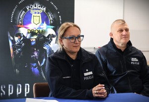 zdjęcie: policjanci podczas spotkania z Komendantem.