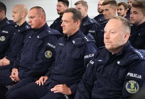 zdjęcie: policjanci podczas spotkania z Komendantem.