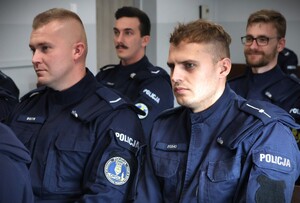 zdjęcie: policjanci podczas spotkania z Komendantem.